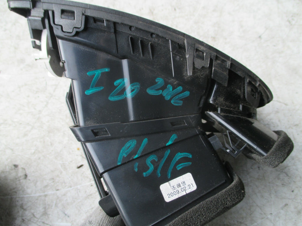 HYUNDAI I20 2016 MK2 NSF FRONT PASSENGER SIDE AIR VENT 974601J000