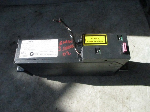 2002 BMW 3 SERIES DISC CD CHANGER MAGAZINE 020258