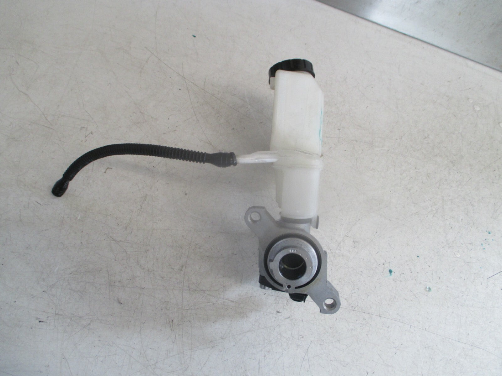 2019 VOLKSWAGEN POLO BRAKE MASTER CYLINDER RESERVOIR 2Q2611301