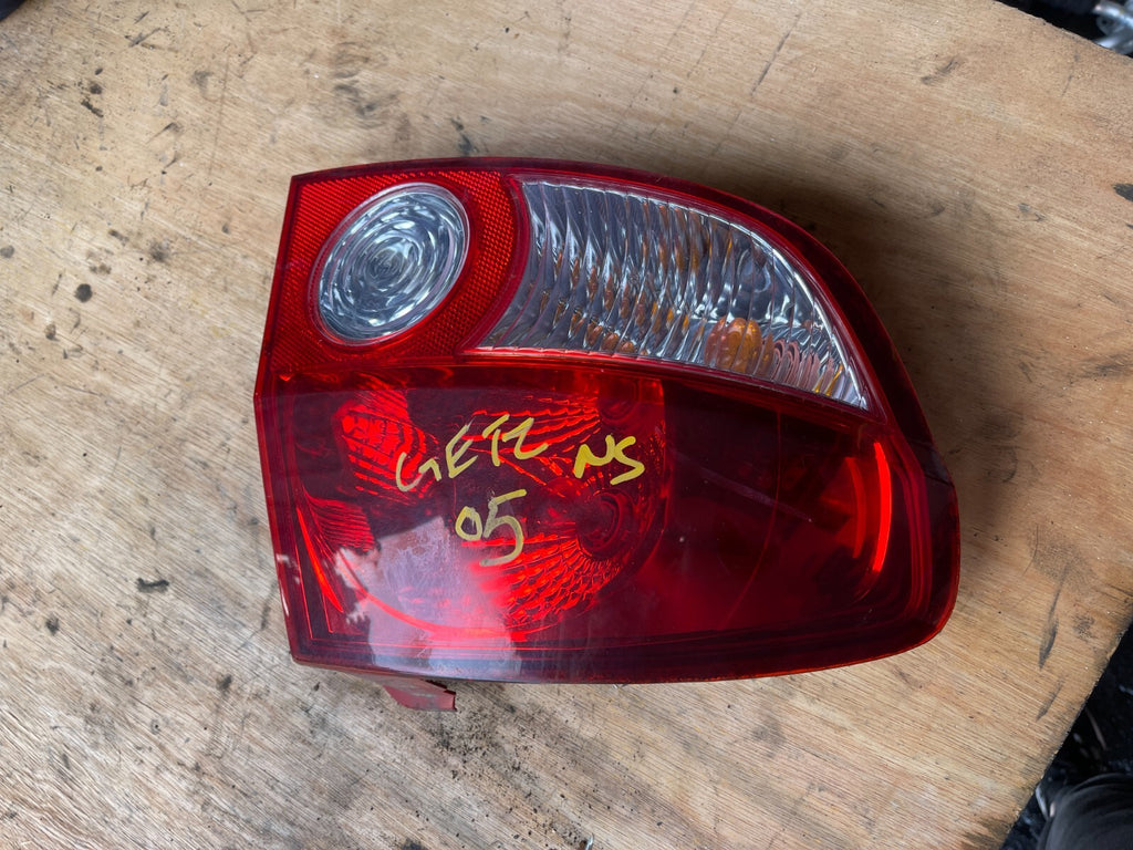 2005 HYUNDAI NSR PASSENGER SIDE REAR TAIL LIGHT 924011CXXX