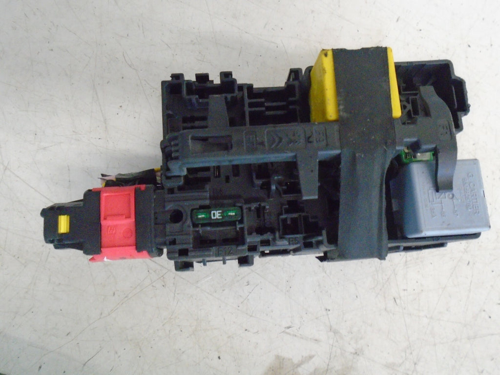 PEUGEOT 208 2014 MK1 FUSE RELAY BOX  9806192580