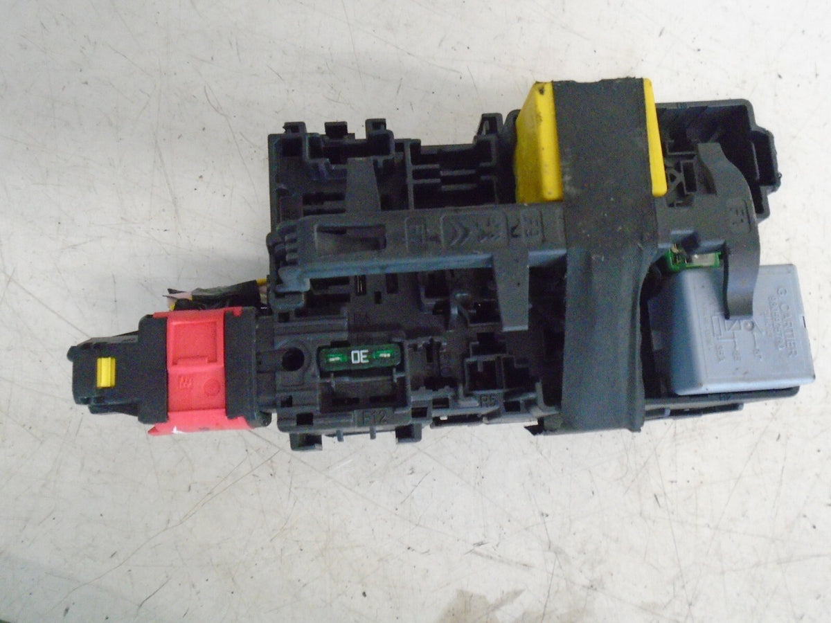 PEUGEOT 208 2014 MK1 FUSE RELAY BOX  9806192580
