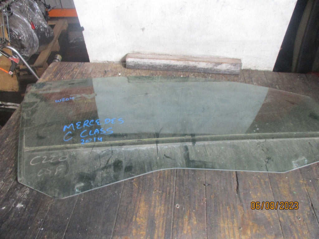 MERCEDES C CLASS 2014 W204 OSF DRIVER SIDE FRONT WINDOW GLASS