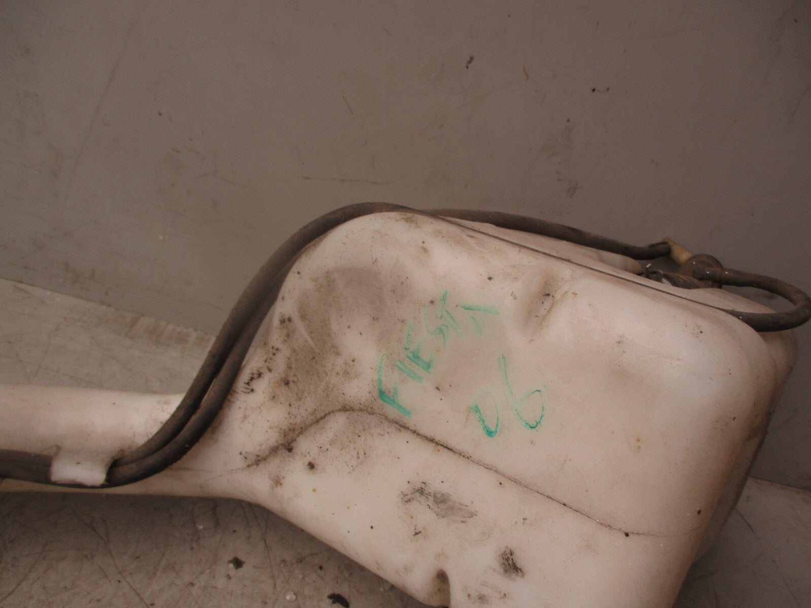 2006 FORD FIESTA WINDSCREEN WASHER BOTTLE RESERVOIR & PUMP 2S6117618AH