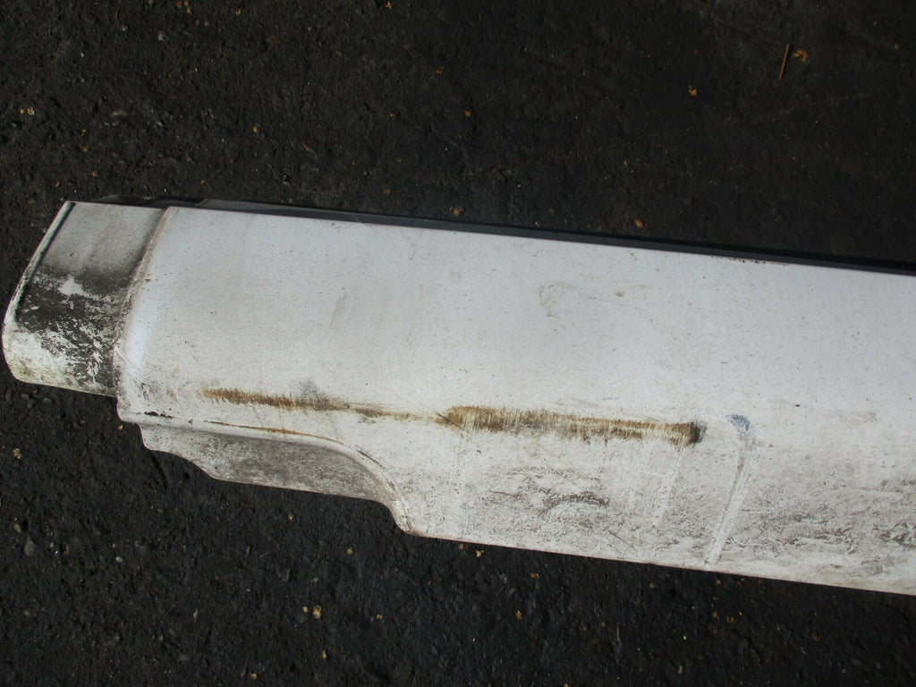 FORD FOCUS MK2 NS PASSENGER SIDE SKIRT WHITE