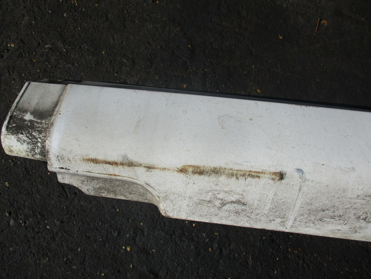 FORD FOCUS MK2 NS PASSENGER SIDE SKIRT WHITE