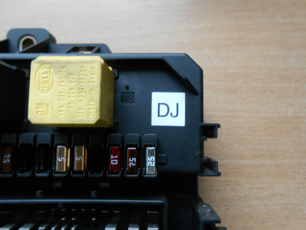 VAUXHALL ASTRA H (MK5) BOOT FUSE RELAY CONTROL BOX MODULE 13180773 DJ
