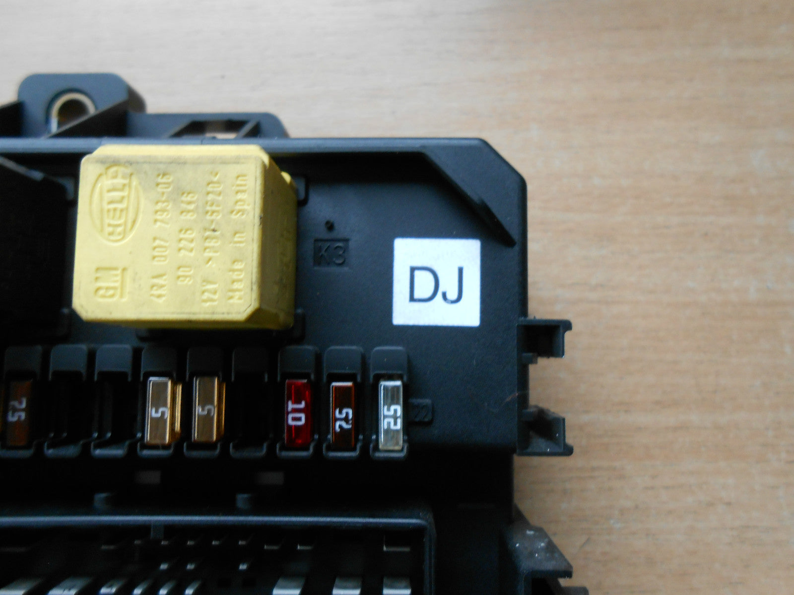 VAUXHALL ASTRA H (MK5) BOOT FUSE RELAY CONTROL BOX MODULE 13180773 DJ