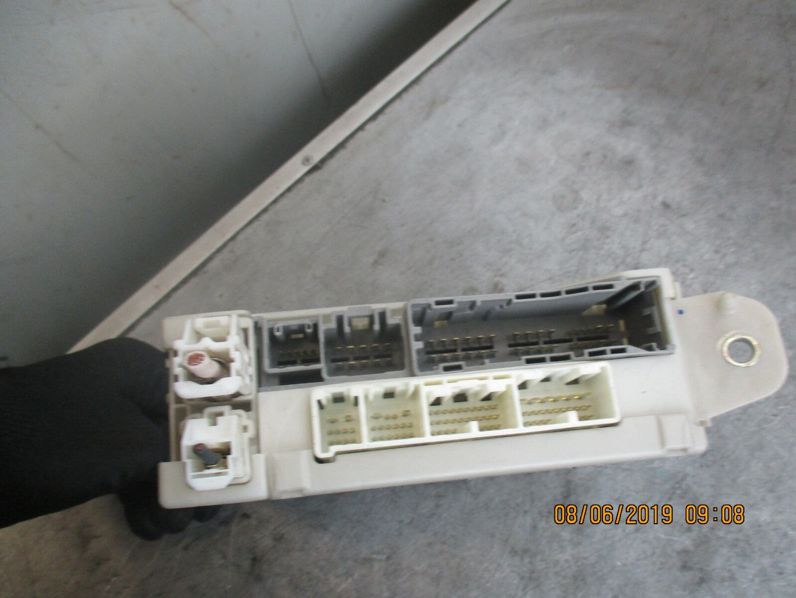 LEXUS IS XE20 INTERIOR FUSE BOX RELAY UNIT 8273053050