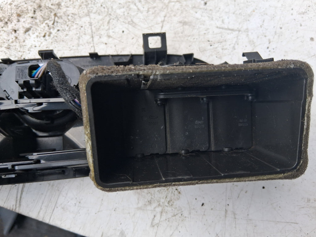 2016 VAUXHALL CORSA E FRONT DASH CENTER BOTH AIR VENT WITH HAZARD SWITCH
