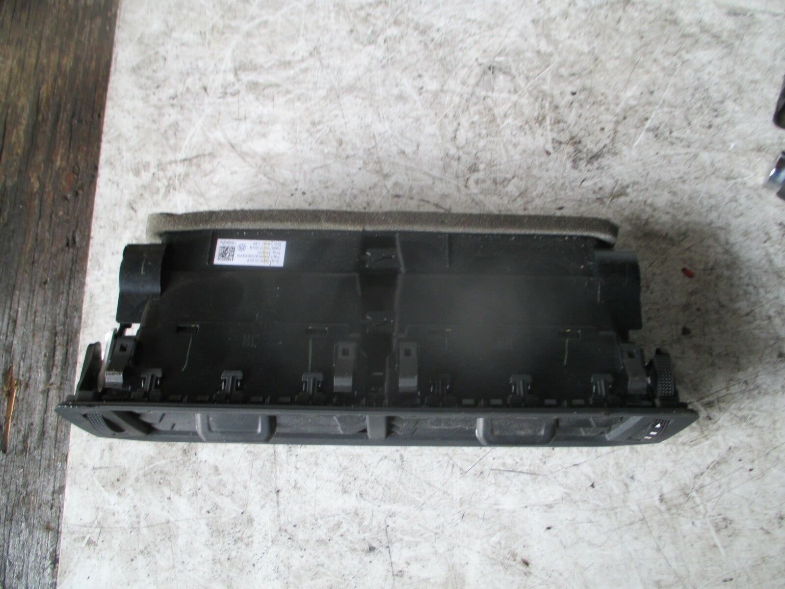 VOLKSWAGEN POLO 2019 MK6 CENTRE MIDDLE DASHBOARD AIR VENT 2G0819728