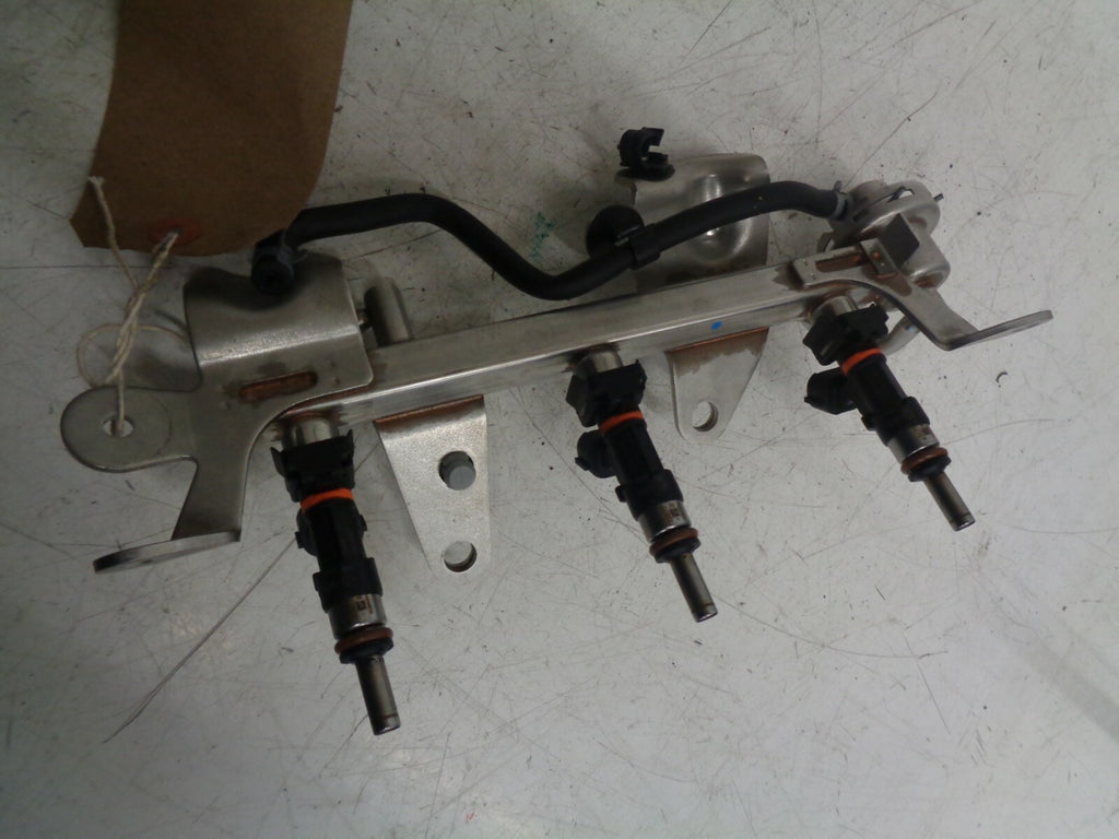 RENAULT CLIO MK4 2018 0.9 PETROL FUEL RAIL WITH INJECTORS 175201470R