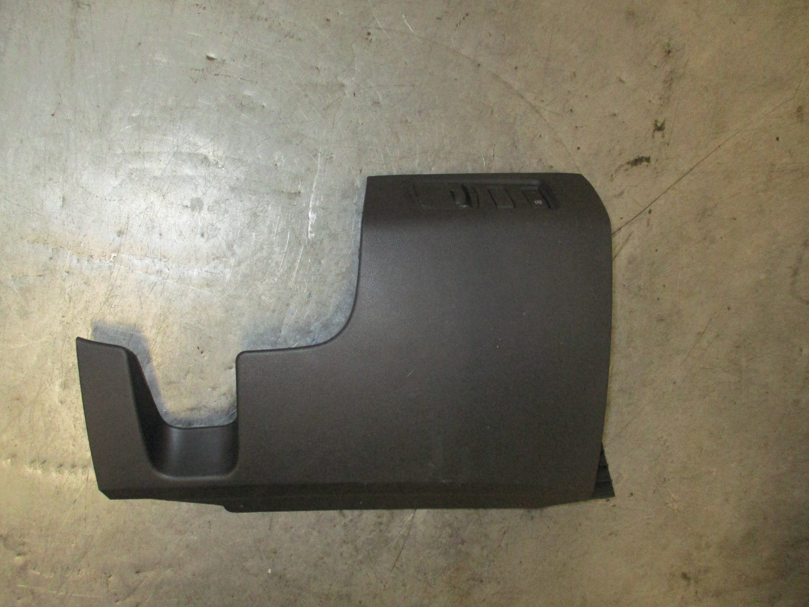 RENAULT CLIO X98 MK4 LOWER STEERING WHEEL TRIM 689217404R