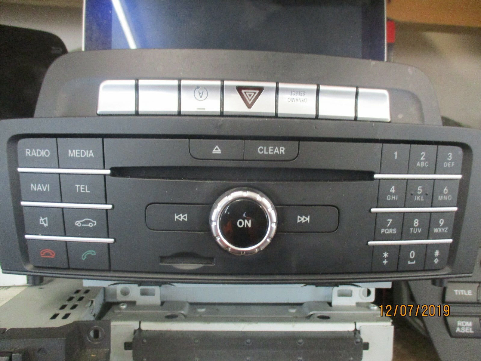 MERCEDES A CLASS W176 A160 CENTRE INFORMATION MONITOR AND RADIO A1669001420