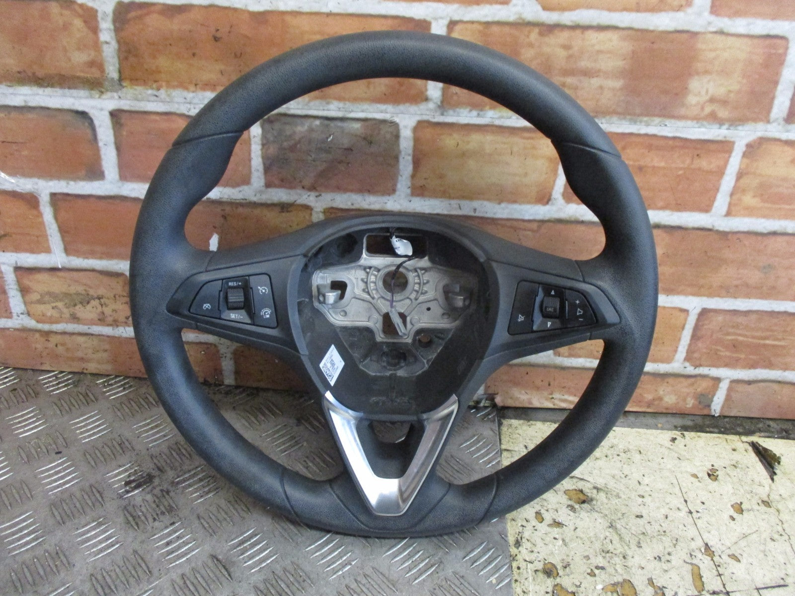 VAUXHALL VIVA 2015 MULTI UNCTION 3 SPOKE STEERING WHEEL AUDIO BUTTONS 94525829