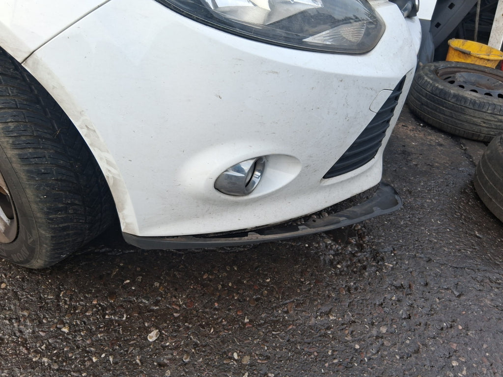 2013 FORD FOCUS MK3 HATCHBACK COMPLETE FRONT BUMPER WITH GRILL & FOG LIGHTS