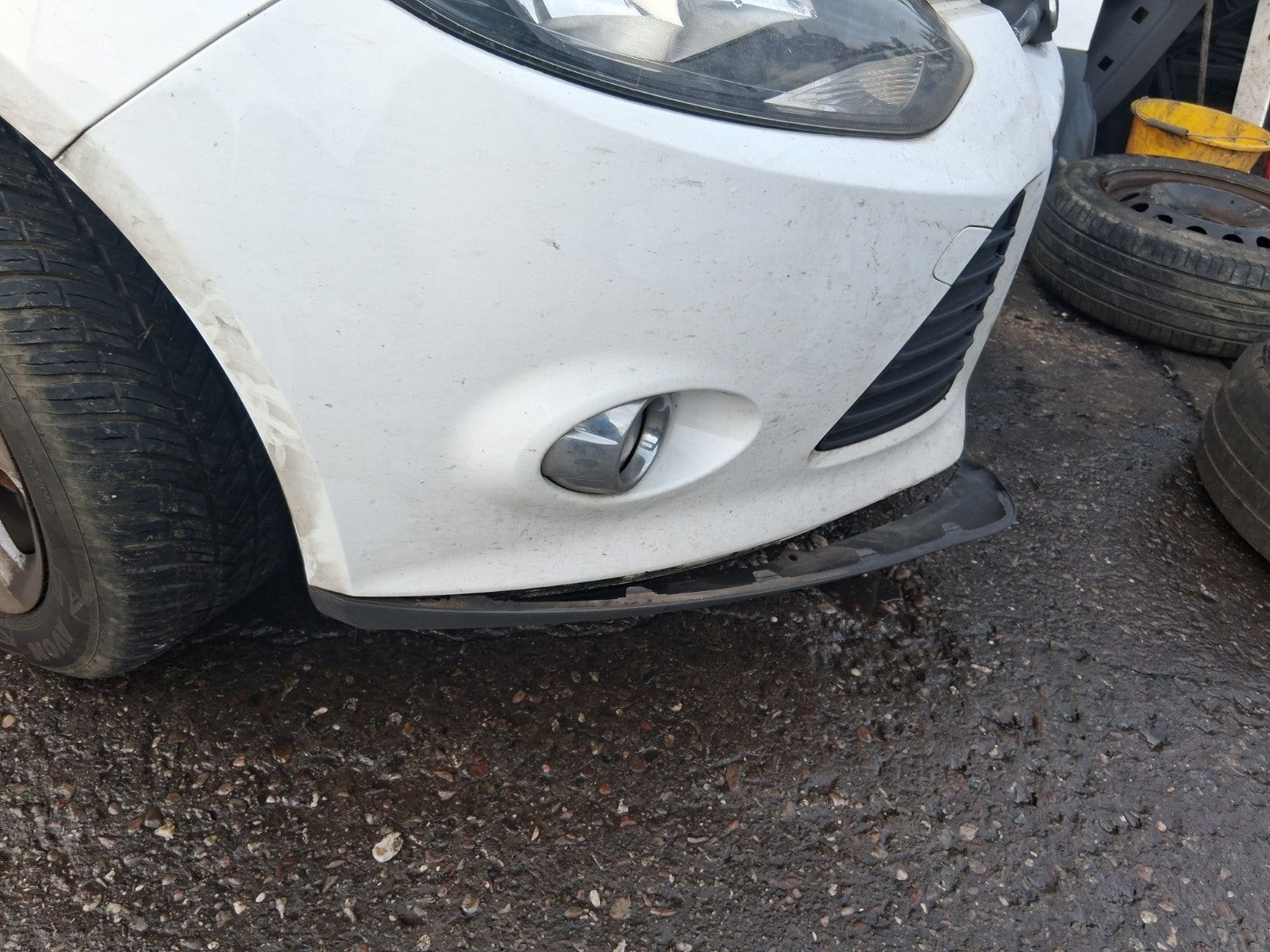 2013 FORD FOCUS MK3 HATCHBACK COMPLETE FRONT BUMPER WITH GRILL & FOG LIGHTS