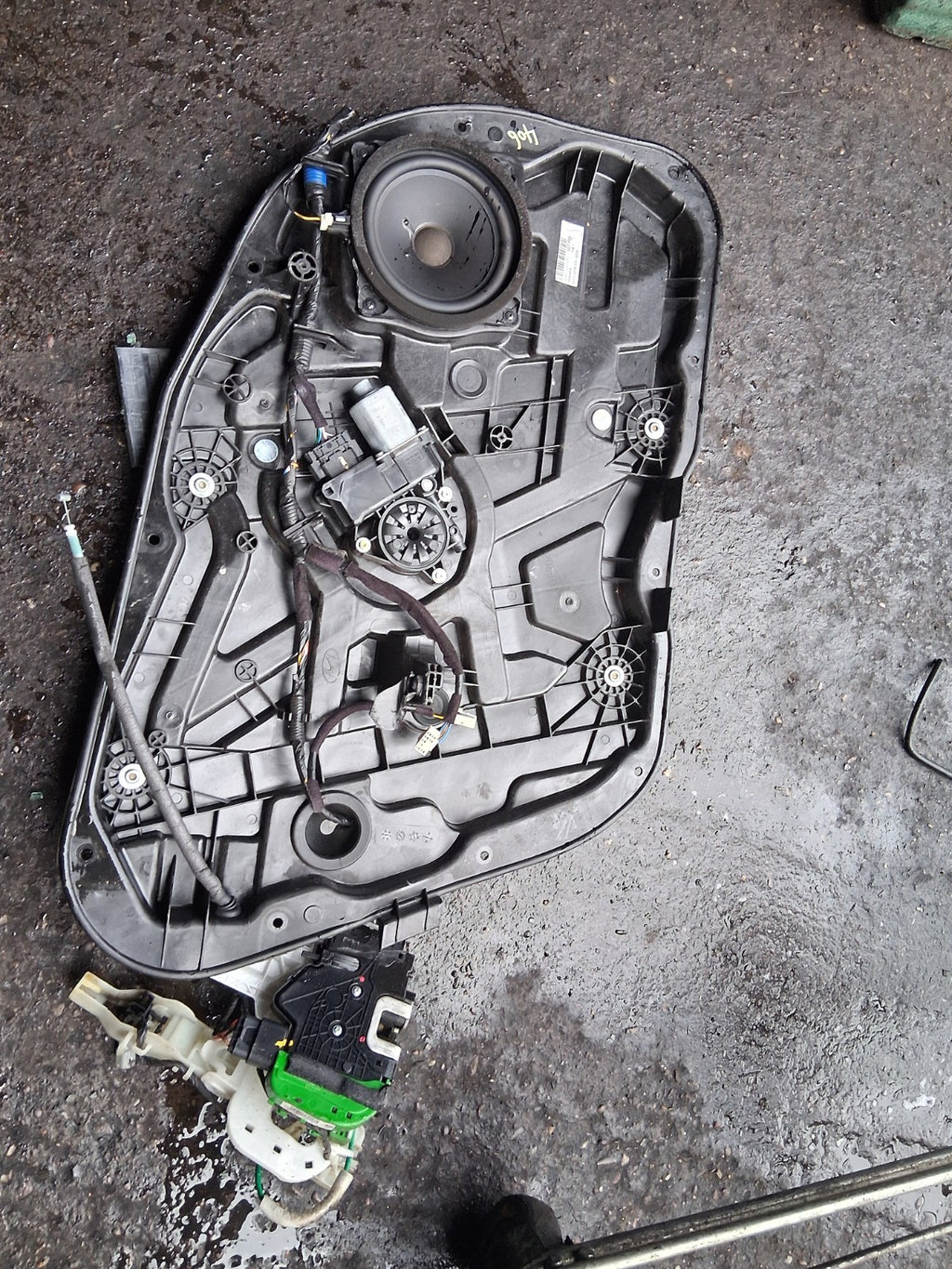 2013 HYUNDAI I40 NSF PASSENGER SIDE FRONT LEFT WINDOW MOTOR REGULATOR