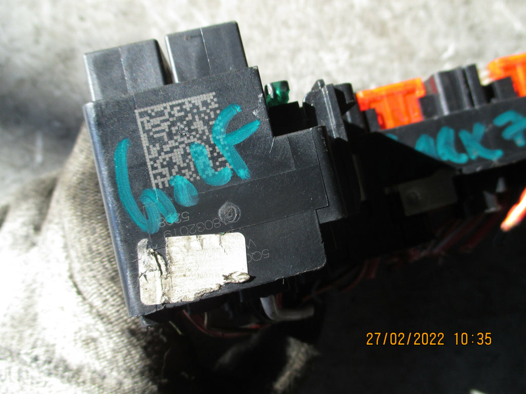 VOLKSWAGEN GOLF 2018 MK7 FUSE RELAY BOX