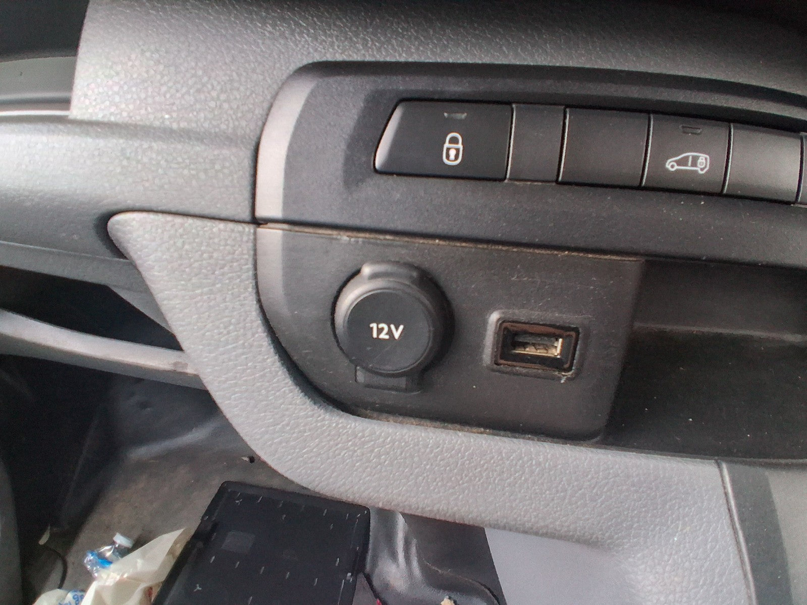 2019 CITROEN DISPATCH VIVARO MK3 12V POWER SOCKET OUTLET