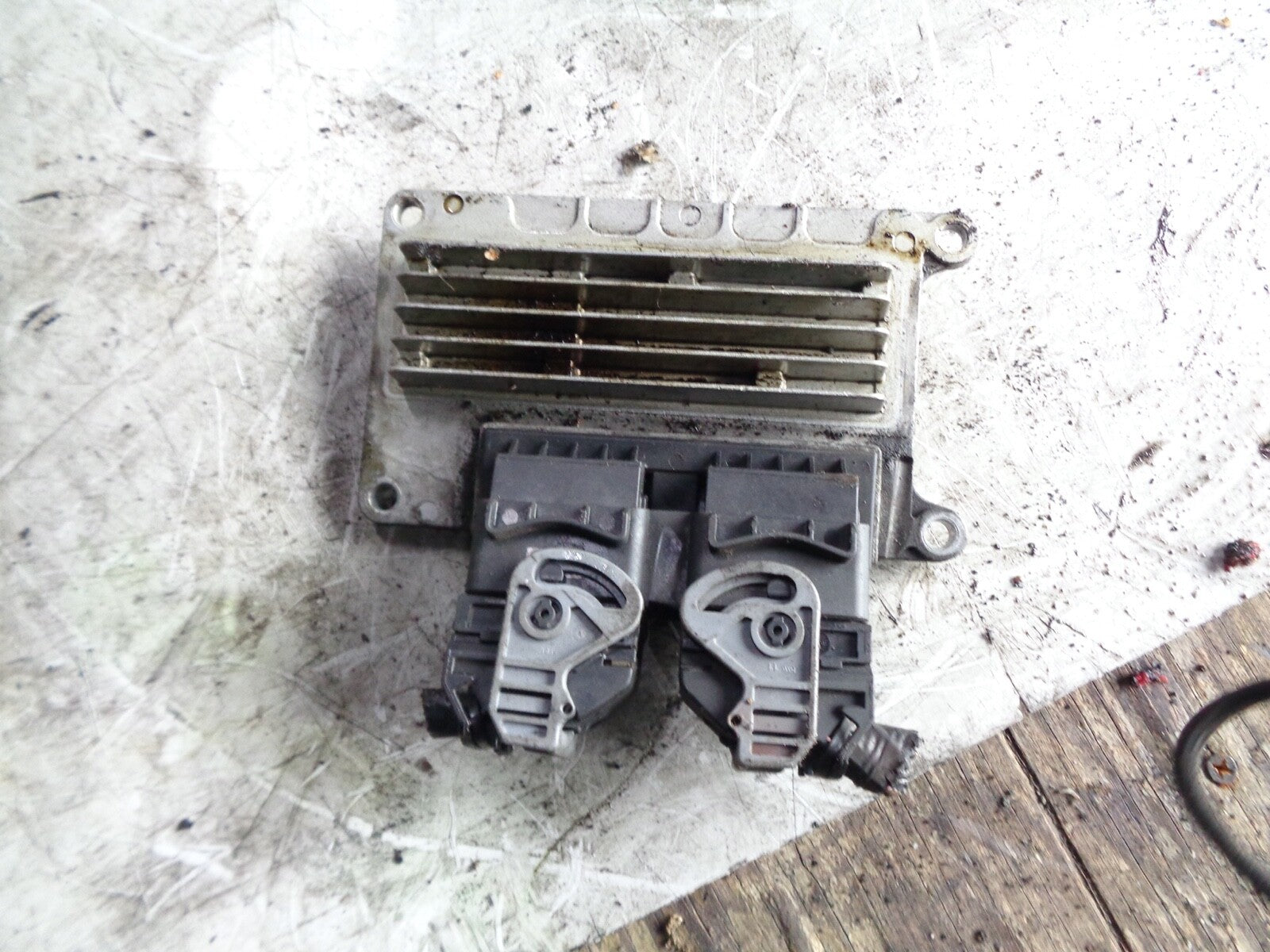 RENAULT CLIO MK2 2004 1.2 ENGINE CONTROL UNIT ECU 8200181482