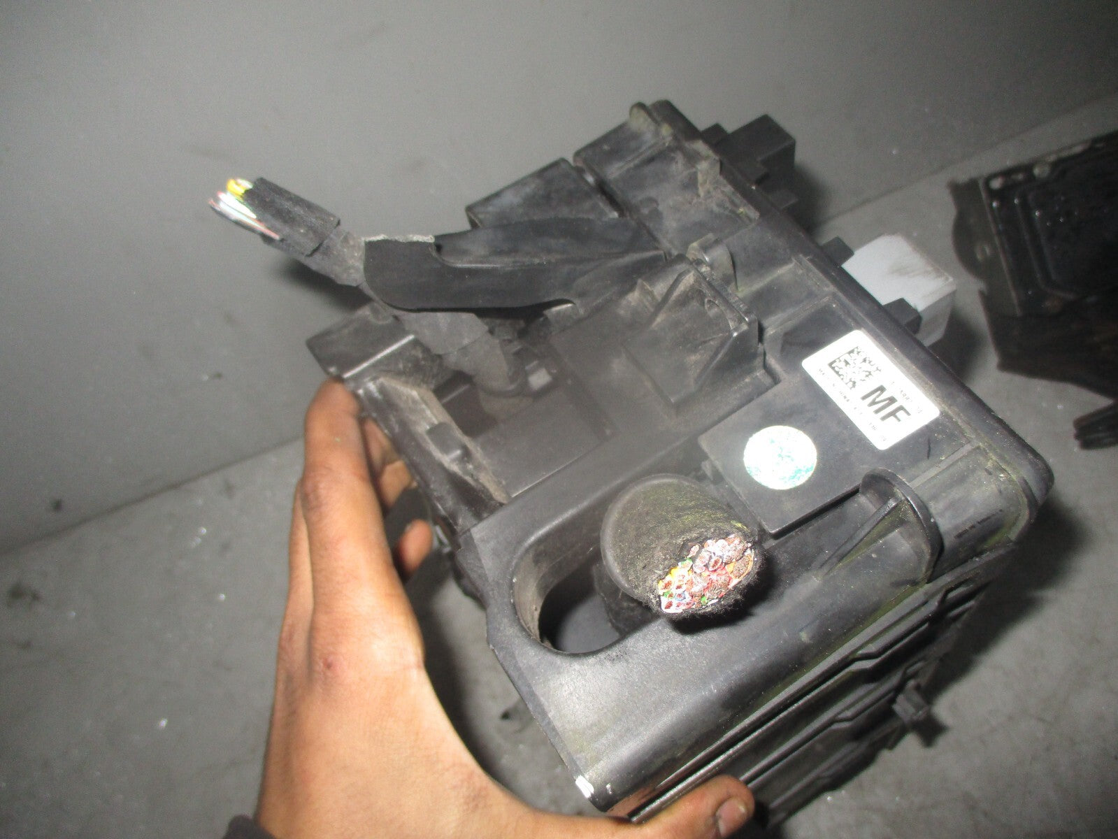 VAUXHALL INSIGNIA 2010 2.0 DIESEL FUSE BOX 1327588104