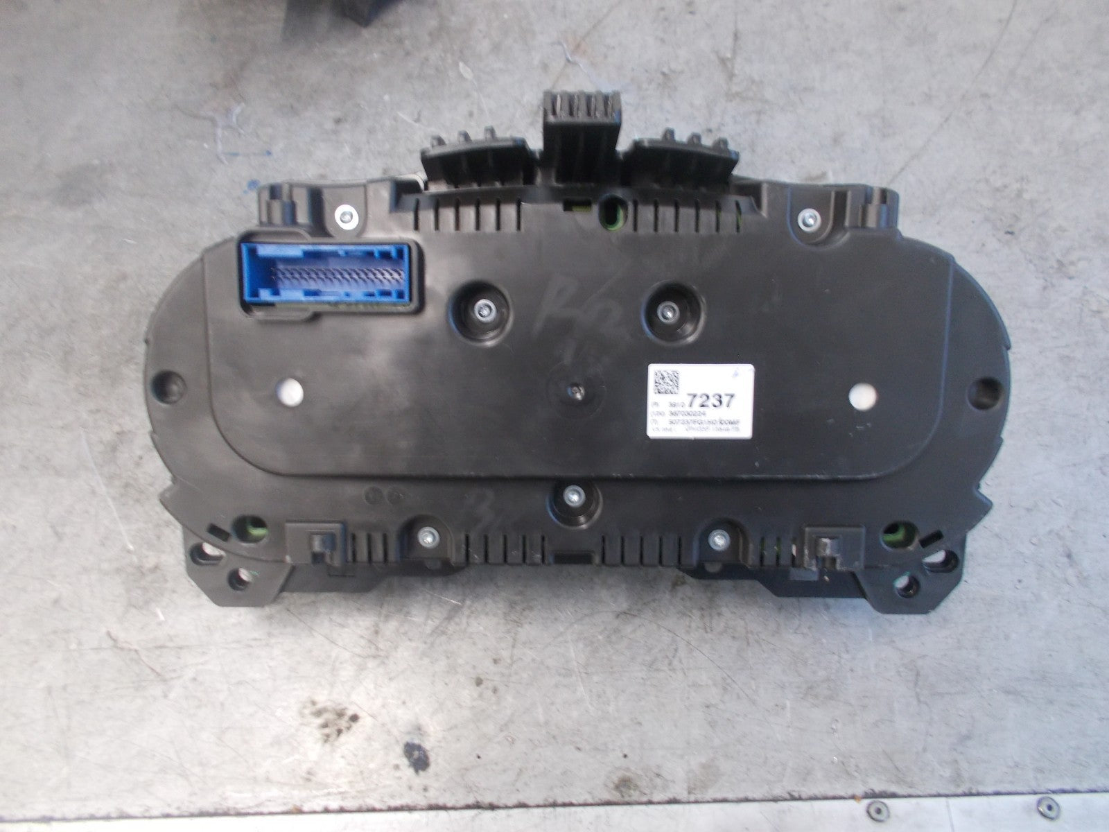 VAUXHALL CORSA E (MK4) 2014-2019 1.4 CLOCKS SPEEDO INSTRUMENT CLUSTER 39107237