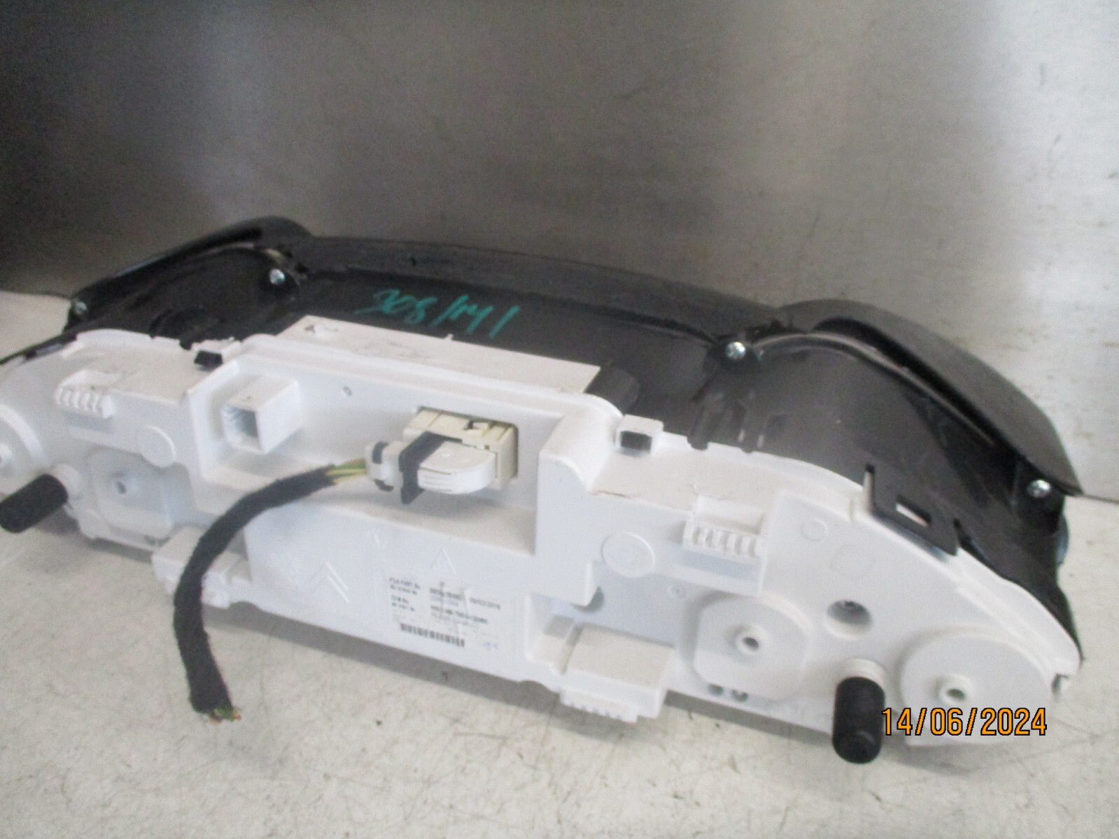 PEUGEOT 308 2014 MK2 1.6 DIESEL SPEEDOMETER INSTRUMENT CLUSTER 9809838480