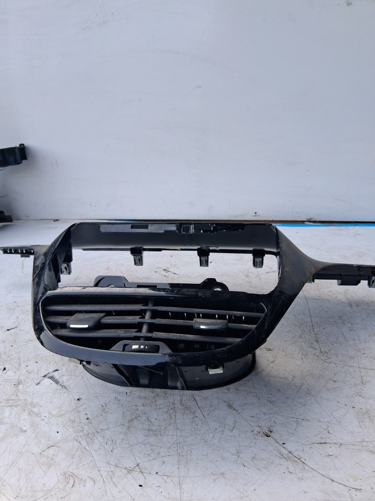 2017 PEUGEOT 208 CENTRE DASHBOARD TRIM SURROUND WITH AIR VENTS 9875639677