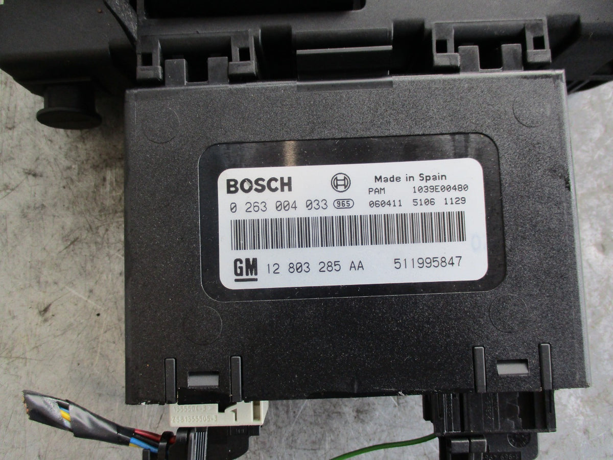 SAAB 93 2005 MK2 FUSE BOX & PARKING DISTANCE CONTROL MODULE 511995847