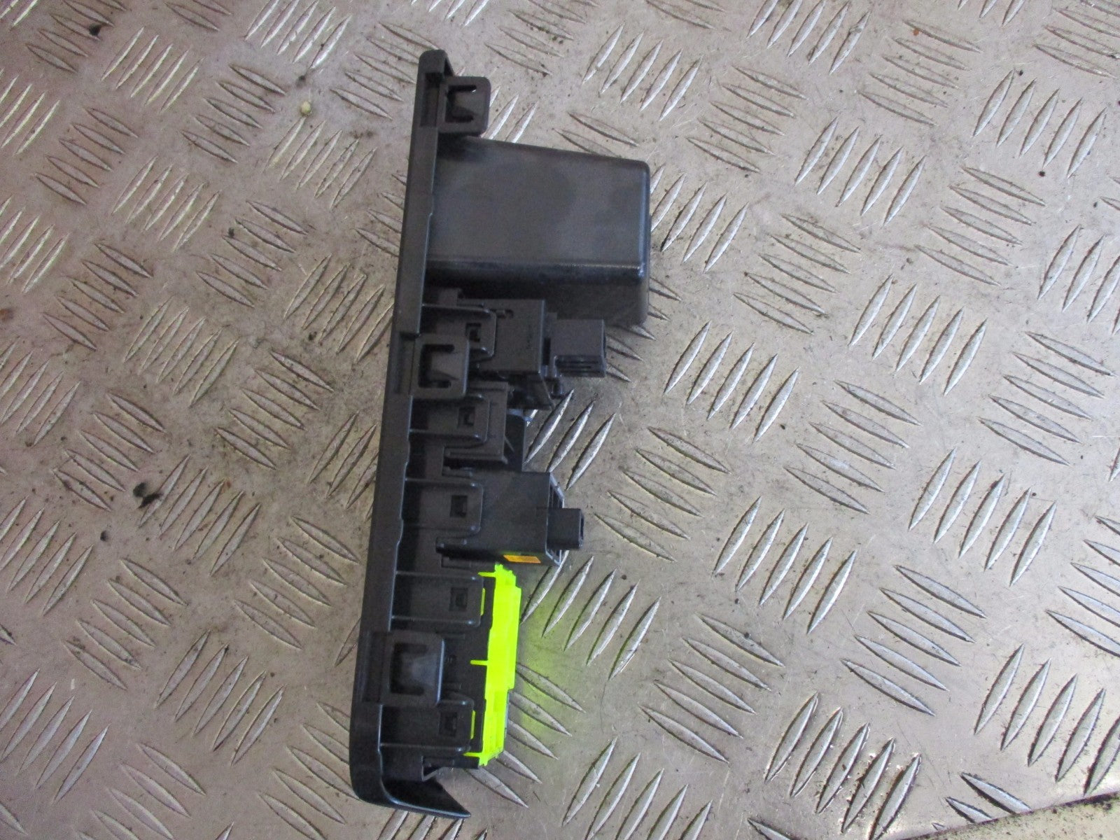 RENAULT SCENIC MK2 2007 FRONT DRIVER SIDE MIRROR ESP SWITCHES CONTROL 684859U000