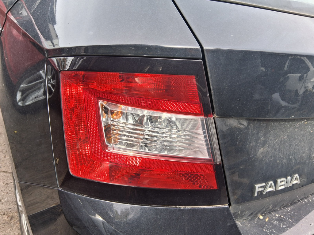 2020 SKODA FABIA MK3 NJ HATCHBACK NSR PASSENGER SIDE REAR LEFT TAIL LIGHT