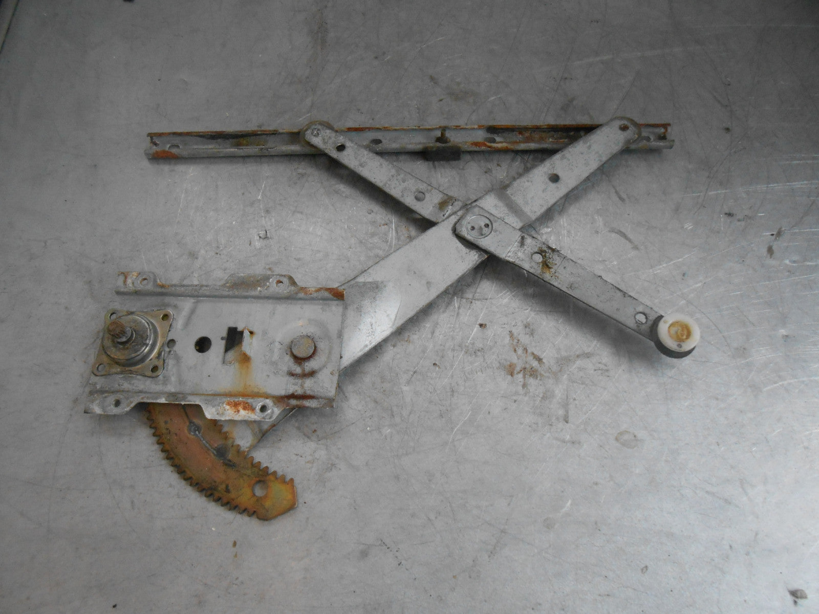 NISSAN VANETTE C22 1994 OSF DRIVER SIDE FRONT MANUAL WINDOW REGULATOR MECH
