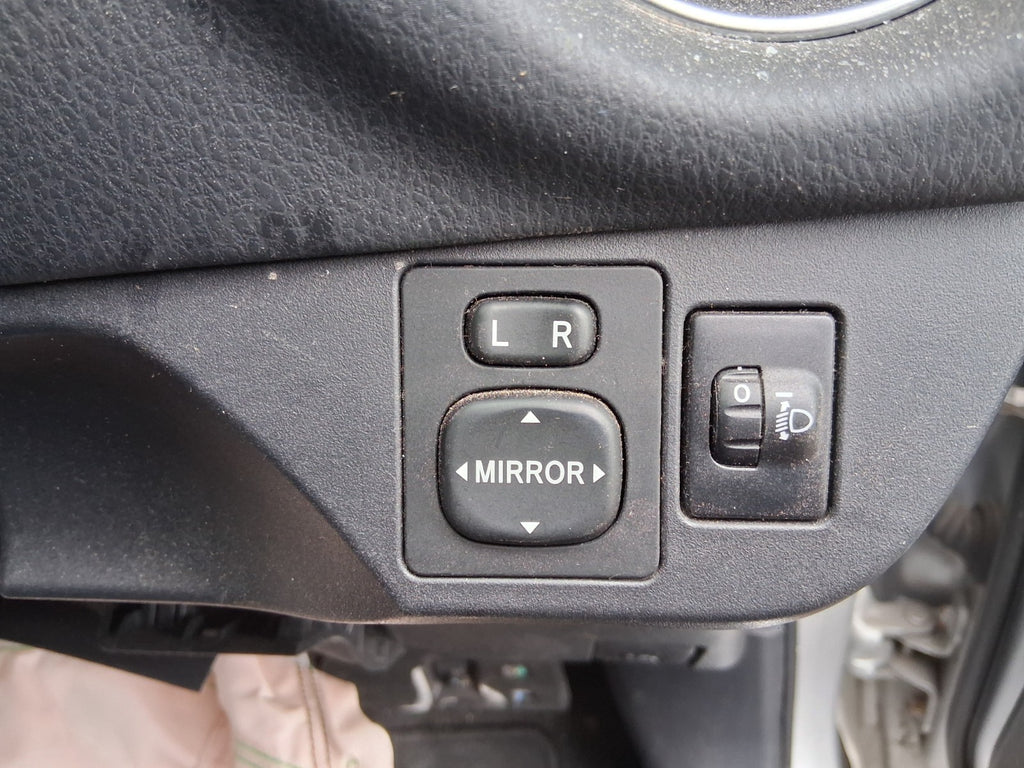TOYOTA YARIS MK3 2019 WING MIRROR CONTROL SWITCHES