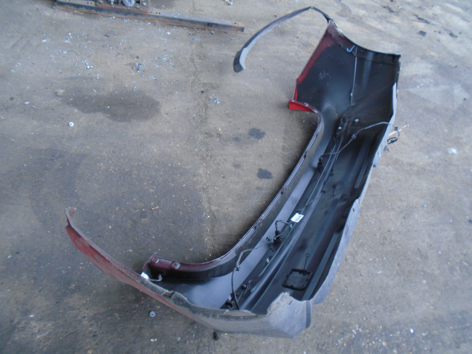 NISSAN QASHQAI J11 2018 REAR COMPLETE BUMPER WITH PDC SENSOR RED