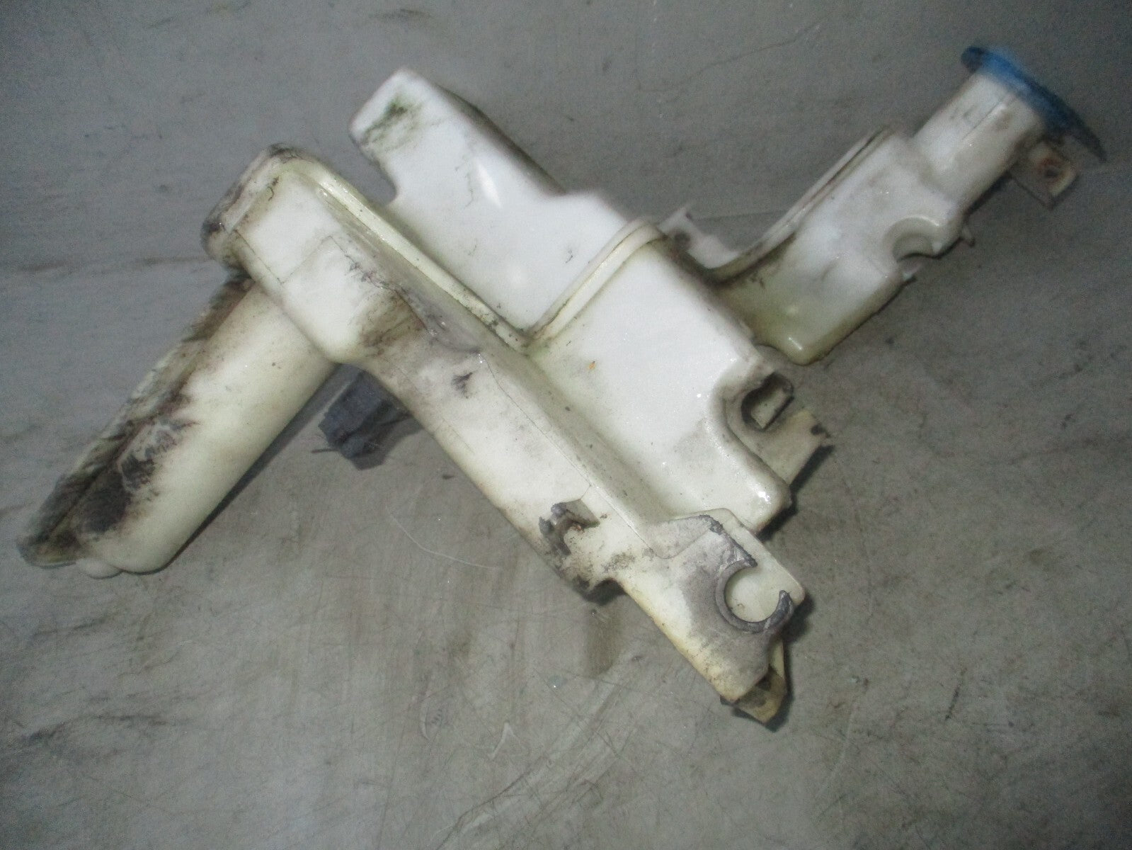 2007 VW VOLKSWAGEN PASSAT B6 WINDSCREEN WASHER WATER BOTTLE