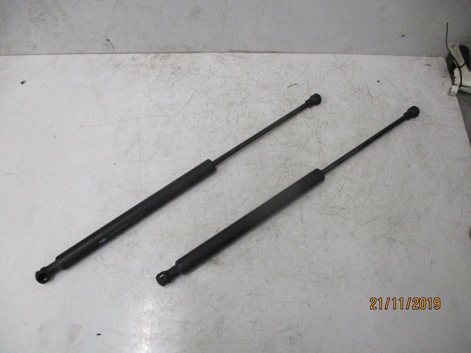 PEUGEOT 307 MK1 2005 PAIR 2 X REAR BOOT TAILGATE GAS LIFTERS STRUTS 9637711880