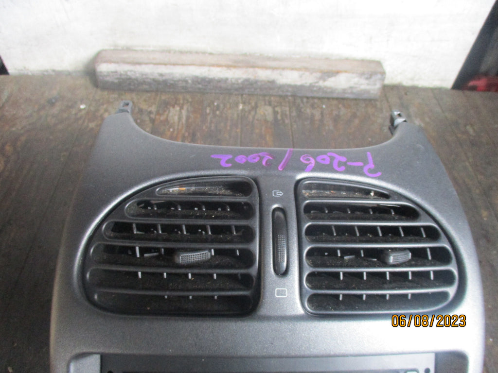 PEUGEOT 206 2002 STEREO RADIO PLAYER & AIR VENT 964514597700