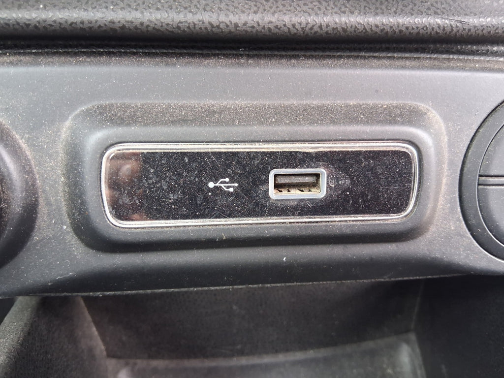 2019 FIAT 500L HATCH USB PORT SOCKET