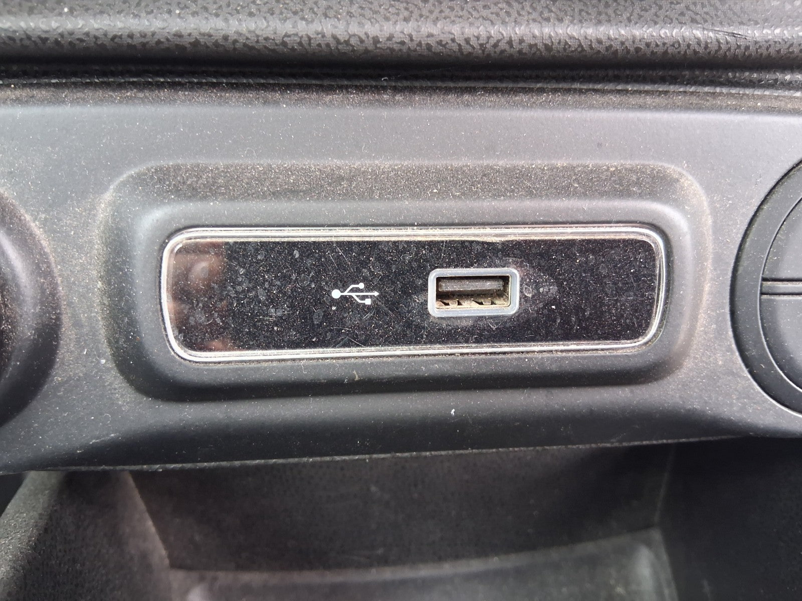 2019 FIAT 500L HATCH USB PORT SOCKET