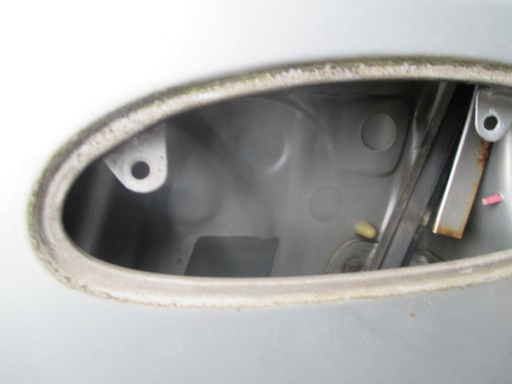 TOYOTA AVENSIS 1997 MK1 T220 NSF FRONT PASSENGER SIDE COMPLETE DOOR SILVER