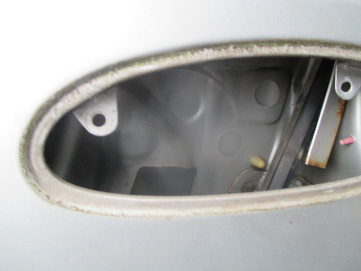 TOYOTA AVENSIS 1997 MK1 T220 NSF FRONT PASSENGER SIDE COMPLETE DOOR SILVER