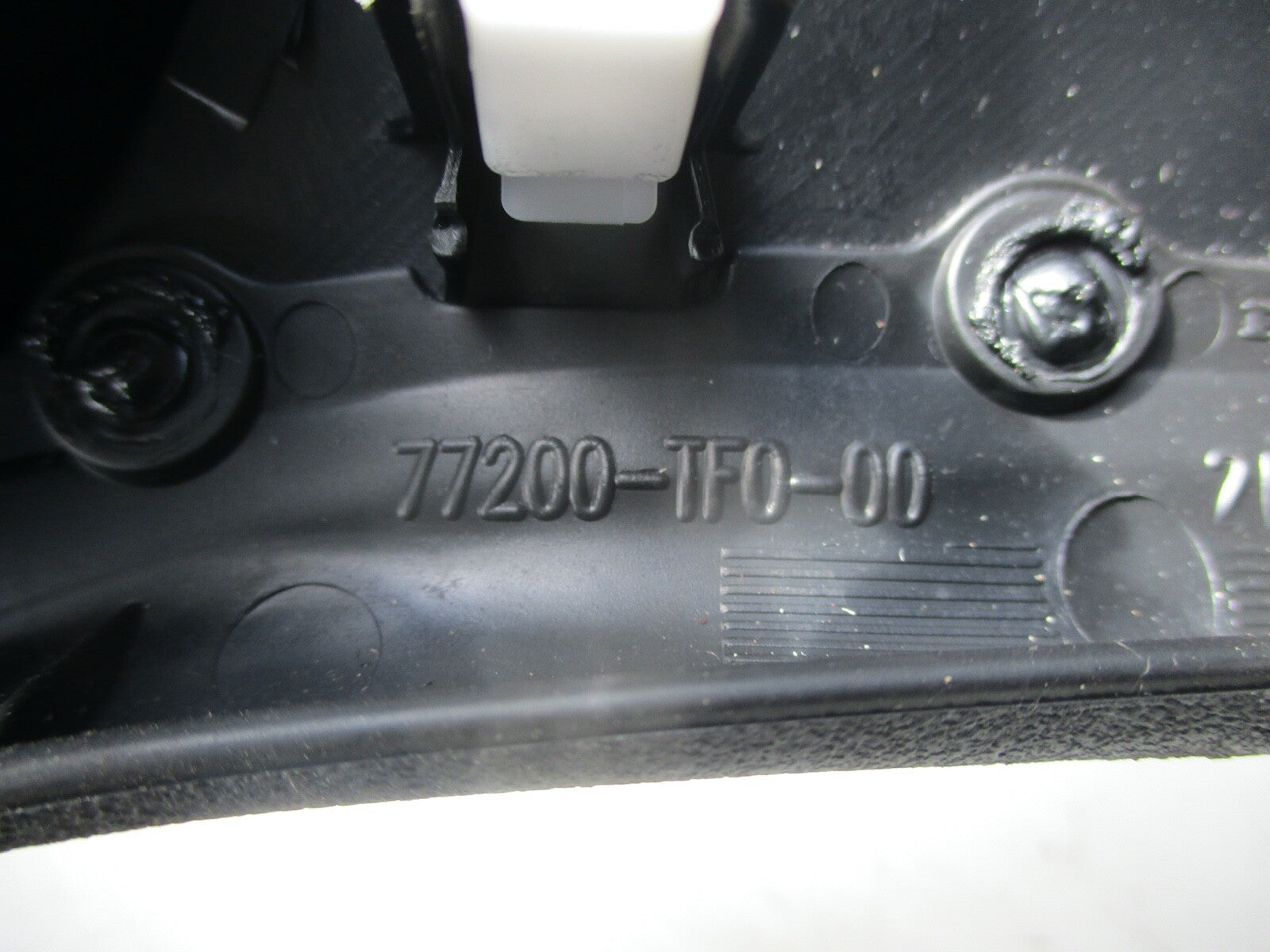 HONDA JAZZ MK3 2014 CENTE DASH SPEEDOMETER SURROUND 77200 TF0 00