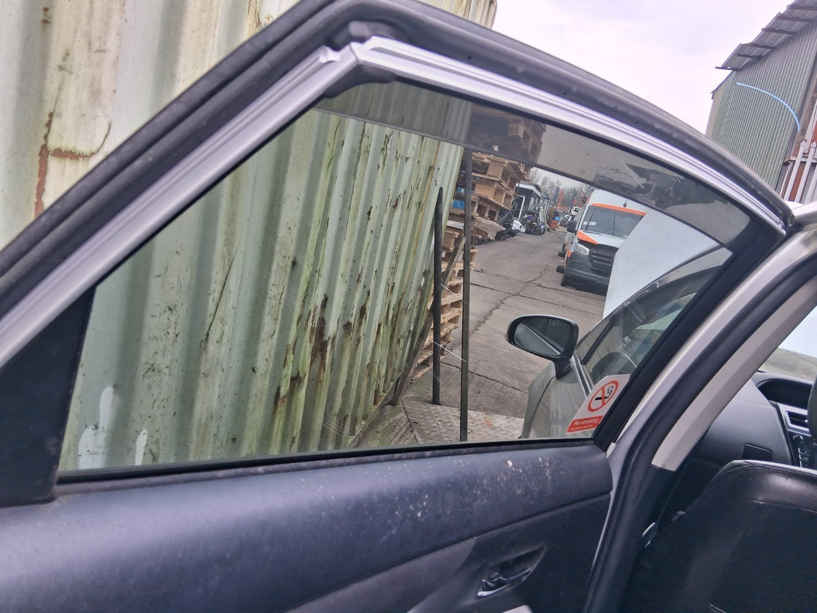 2018 TOYOTA PRIUS V PLUS XW40 NSR PASSENGER SIDE REAR LEFT WINDOW GLASS
