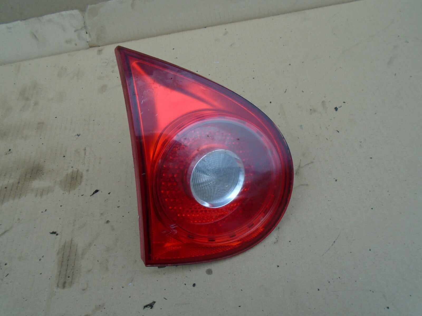 VW VOLKSWAGEN GOLF MK5 2005 NSR PASSENGER SIDE REAR INNER BRAKE LIGHT 285001
