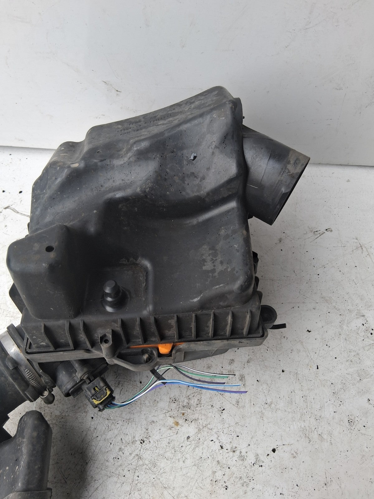 2015 VAUXHALL ADAM AIR CLEANER FILTER BOX 13357493