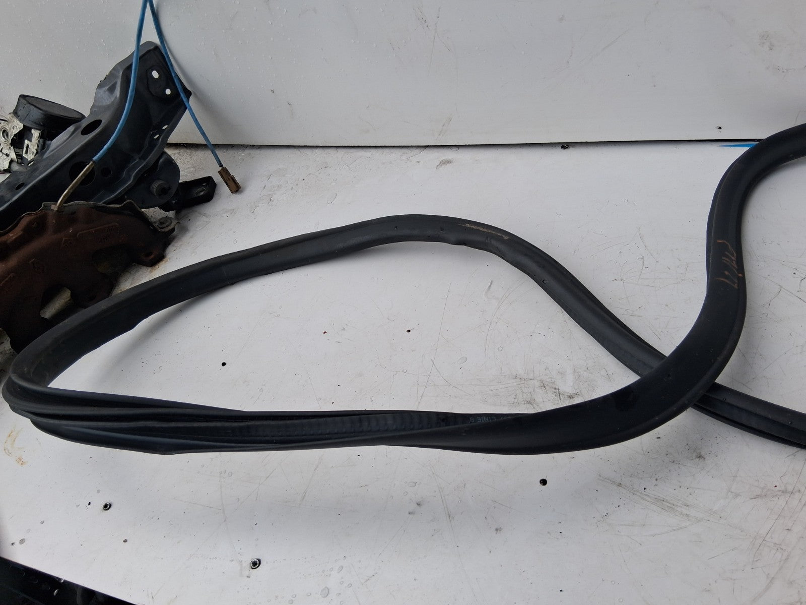 2024 BMW 2 SERIES F44 COUPE OSR DRIVER SIDE REAR RIGHT DOOR RUBBER SEAL 22336711