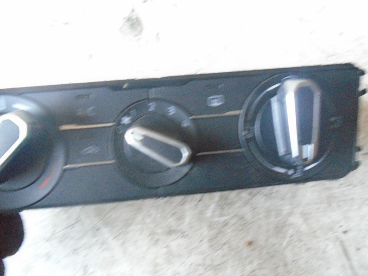 VOLKSWAGEN POLO 2019 MK6 AW CLIMATE CONTROL PANEL HEATER SWITCHES 2G2820045D