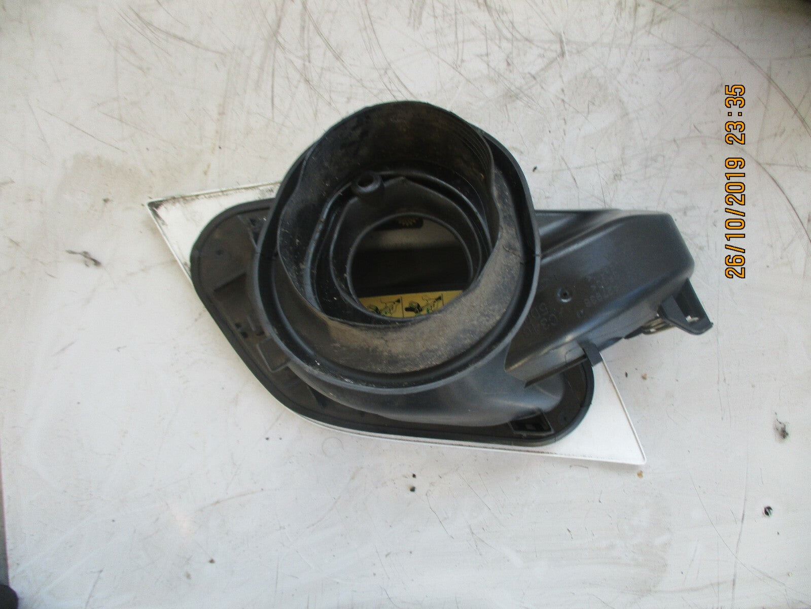 FORD FOCUS MK3 PETROL FUEL FILLER CAP COVER WHITE AU519A095AB