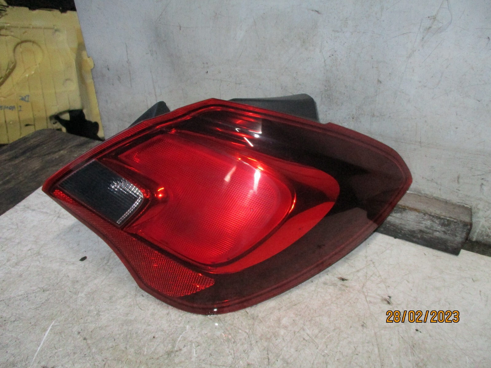 VAUXHALL CORSA E 2017 3 DOOR OSR DRIVER SIDE REAR TAIL LIGHT 39012622